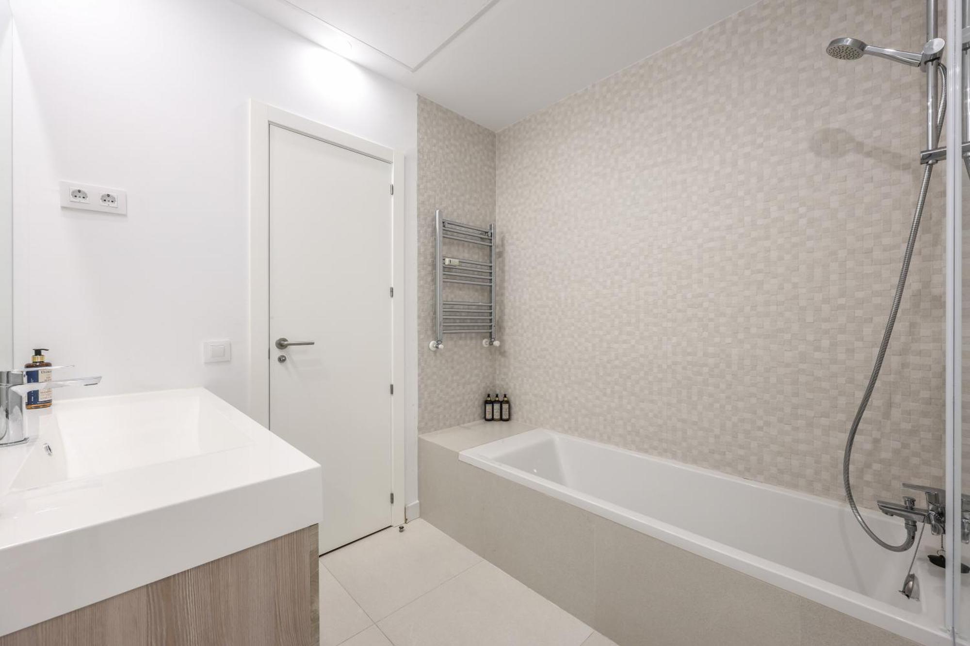 Be Coliving Madrid Centro Hotel ภายนอก รูปภาพ